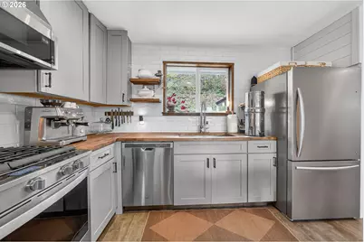 2153 SE Ohio Ave, Roseburg, OR 97470 - Photo 12