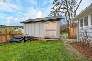 2153 SE Ohio Ave, Roseburg, OR 97470 - Photo 32