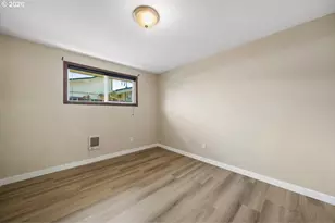 1081 E Jackson Ave, Cottage Grove, OR 97424 - Photo 24