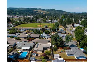 1081 E Jackson Ave, Cottage Grove, OR 97424 - Photo 42