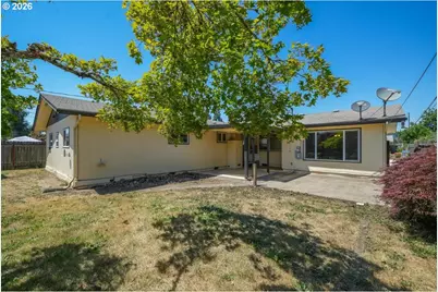 1081 E Jackson Ave, Cottage Grove, OR 97424 - Photo 36