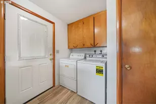 1081 E Jackson Ave, Cottage Grove, OR 97424 - Photo 32