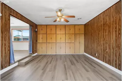 1081 E Jackson Ave, Cottage Grove, OR 97424 - Photo 20