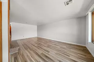 1081 E Jackson Ave, Cottage Grove, OR 97424 - Photo 6