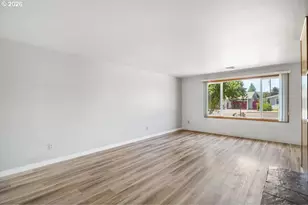 1081 E Jackson Ave, Cottage Grove, OR 97424 - Photo 8