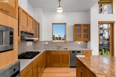821 NW 11th Ave #613, Portland, OR 97209 - Photo 14