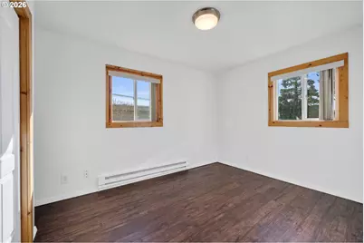 111 Cypress Ave, Garibaldi, OR 97118 - Photo 8