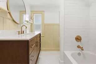 642 NE Holland St, Portland, OR 97211 - Photo 18