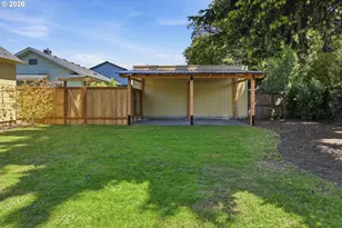 642 NE Holland St, Portland, OR 97211 - Photo 36