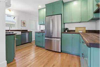 642 NE Holland St, Portland, OR 97211 - Photo 12