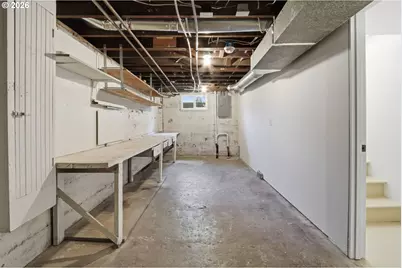 642 NE Holland St, Portland, OR 97211 - Photo 28