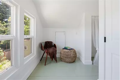 642 NE Holland St, Portland, OR 97211 - Photo 22