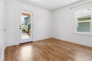 642 NE Holland St, Portland, OR 97211 - Photo 20