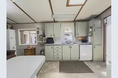 420 Leelo Ct, Florence, OR 97439 - Photo 8