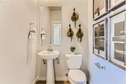 8885 SW Mohegan Ln, Tualatin, OR 97062 - Photo 8