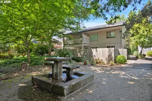 654 Cherry Dr, Eugene, OR 97401 - Photo 32