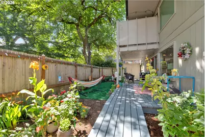 654 Cherry Dr #1, Eugene, OR 97401 - Photo 28