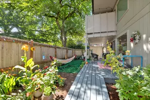654 Cherry Dr, Eugene, OR 97401 - Photo 28