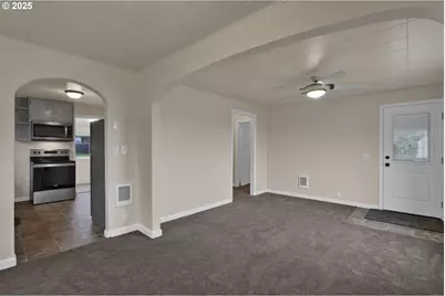 650 Tangent St, Lebanon, OR 97355 - Photo 10