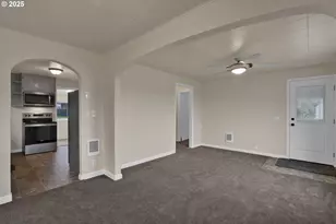 650 Tangent St, Lebanon, OR 97355 - Photo 10