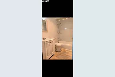 587 W Berdine St, Roseburg, OR 97471 - Photo 6