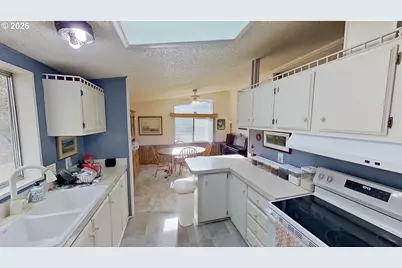 464 NE Kirby Ave, Roseburg, OR 97470 - Photo 12