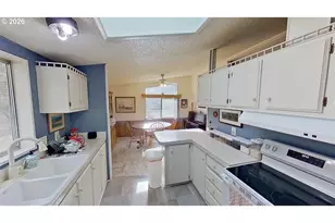 464 NE Kirby Ave, Roseburg, OR 97470 - Photo 12