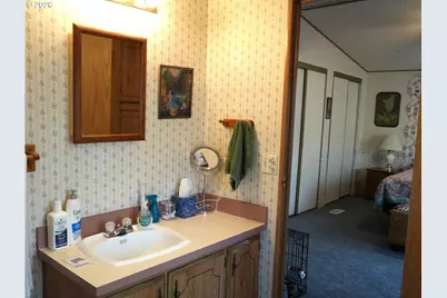 464 NE Kirby Ave, Roseburg, OR 97470 - Photo 24