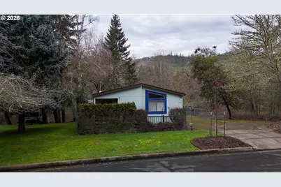 464 NE Kirby Ave, Roseburg, OR 97470 - Photo 1