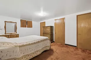 709 NE 107th Pl, Portland, OR 97220 - Photo 18