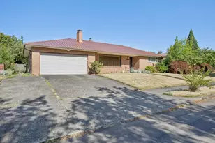 709 NE 107th Pl, Portland, OR 97220 - Photo 2
