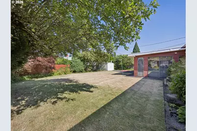 709 NE 107th Pl, Portland, OR 97220 - Photo 24