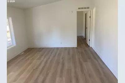 477 48th St, Springfield, OR 97478 - Photo 6