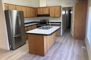 477 48th St, Springfield, OR 97478 - Photo 4