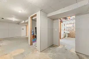 2723 SE 74th Ave, Portland, OR 97206 - Photo 36