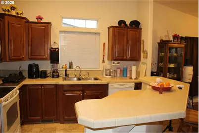 952 N Adams St, Lafayette, OR 97127 - Photo 10