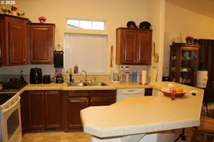 952 N Adams St, Lafayette, OR 97127 - Photo 10