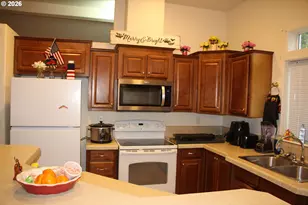 952 N Adams St, Lafayette, OR 97127 - Photo 12