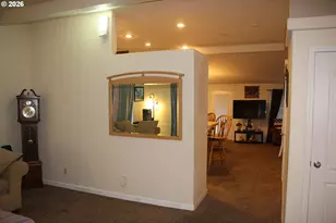 952 N Adams St, Lafayette, OR 97127 - Photo 8