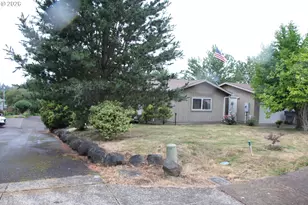 952 N Adams St, Lafayette, OR 97127 - Photo 2