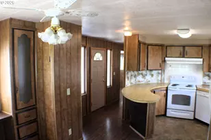 228 SE Estate Loop, Winston, OR 97496 - Photo 10