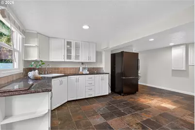 3270 SW Vista Dr, Portland, OR 97225 - Photo 32