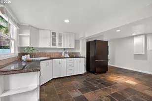 3270 SW Vista Dr, Portland, OR 97225 - Photo 32