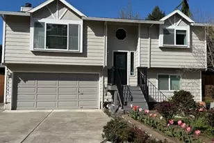 14545 SE Center St, Portland, OR 97236 - Photo 2