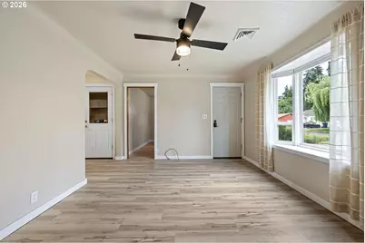 956 1st St, Springfield, OR 97477 - Photo 10