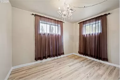 956 1st St, Springfield, OR 97477 - Photo 12