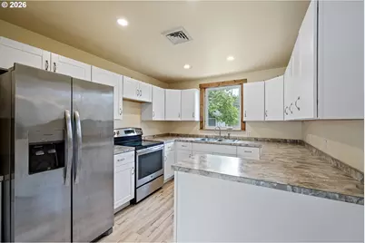 956 1st St, Springfield, OR 97477 - Photo 14