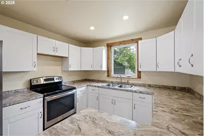 956 1st St, Springfield, OR 97477 - Photo 20