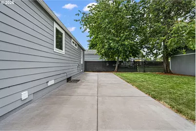 956 1st St, Springfield, OR 97477 - Photo 32