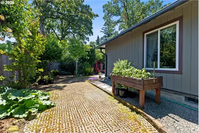 18205 Stonewood Dr, Gladstone, OR 97027 - Photo 36